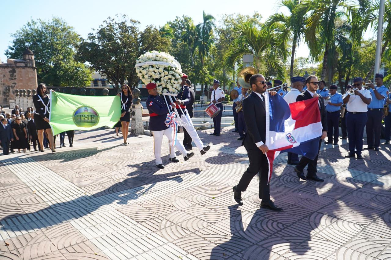 Ofrenda Floral Decimo Tercer Aniversario